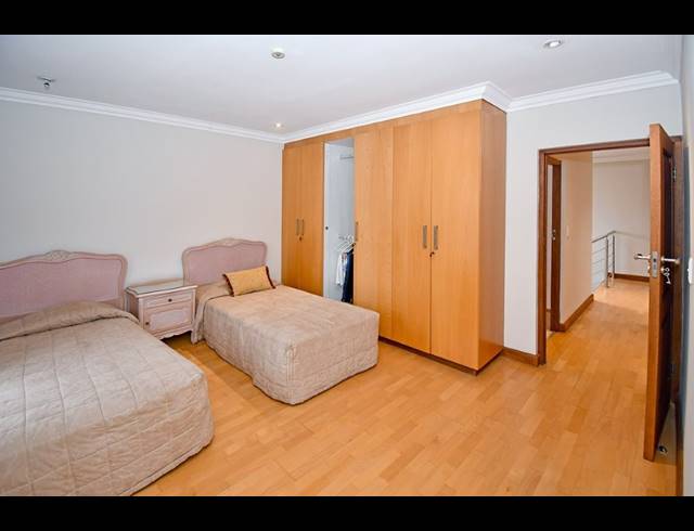 4 BEDROOM HOUSE FOR SALE IN KENSINGTON